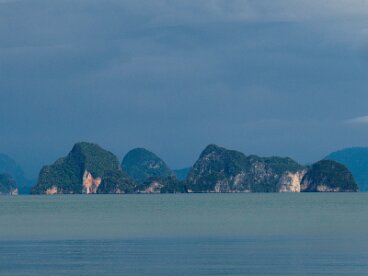 EMI31841 Rocks in Pangah Bay